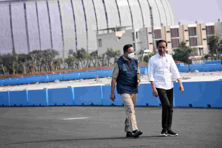 Jokowi Tinjau Sirkuit Formula E Bareng Anies, Merestuikah?
