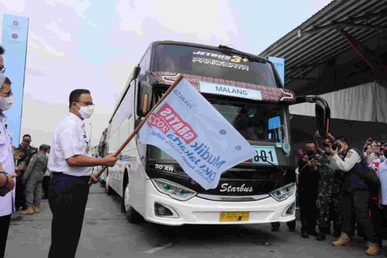 Lepas Peserta Mudik Gratis, Anies Pastikan Semua Armada Laik Jalan