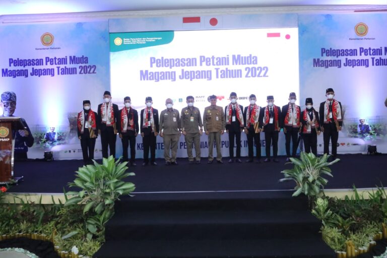 Kementan Lepas Puluhan Petani Muda Magang ke Jepang