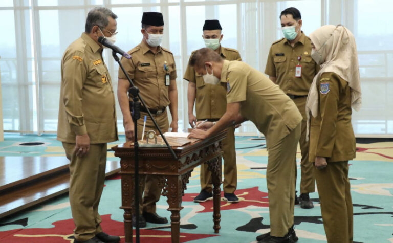 Lantik 301 Pejabat Fungsional, Walikota Tangsel: Ini Bentuk Penyederhanaan Birokrasi