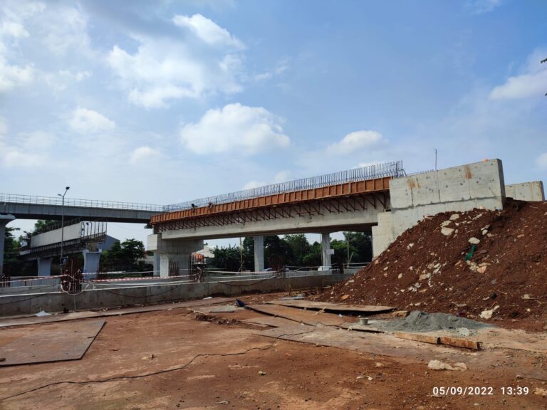 Jasa Marga Rekayasa Lalulintas Imbas Pengerjaan Pengangkatan Girder Jembatan di Km 5+450 Ruas Tol Japek