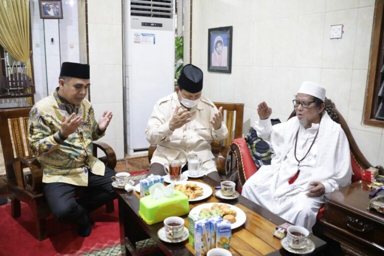Safari ke Pesantren Jawa Timur, Prabowo Temui Sahabat Lama