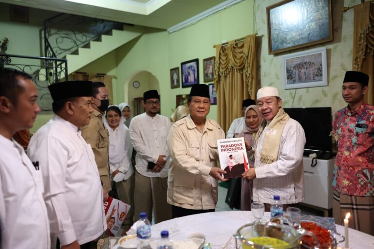 Kyai Adib Pimpinan Ponpes Buntet Sebut Prabowo Capres Potensial di 2024