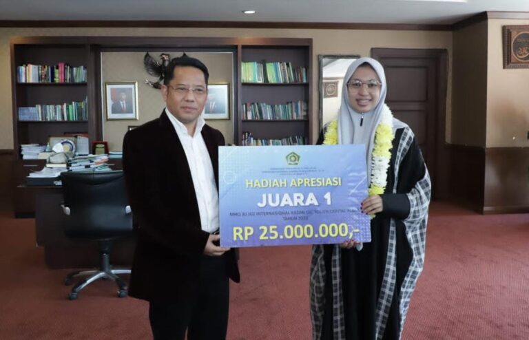 Juara 1 MTQ Internasional di Rusia, Kemenag Hadiahi Dewi Yukha Rp25 Juta