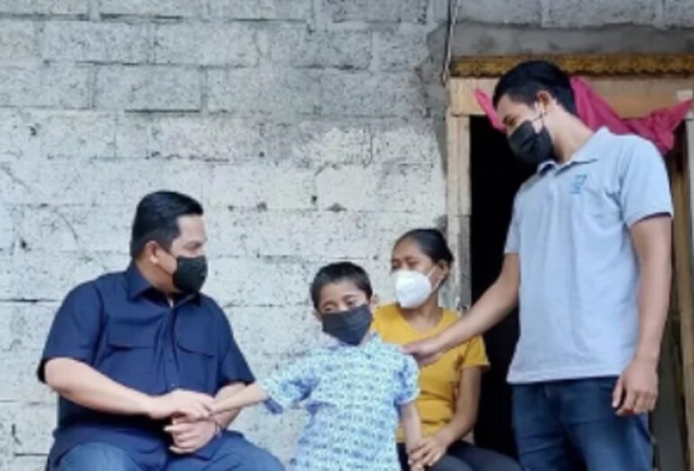 Erick Thohir Ungkap Kebahagiaan Lihat Kornelis Bisa Jalan Lagi
