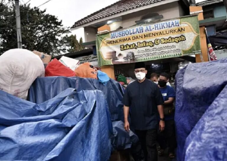 Kunjungi Pasar Gembrong Pasca Kebakaran, Anies Janjikan Revitalisasi