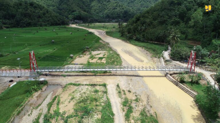 Kementerian PUPR Selesaikan Tiga Jembatan Gantung di Jawa Timur