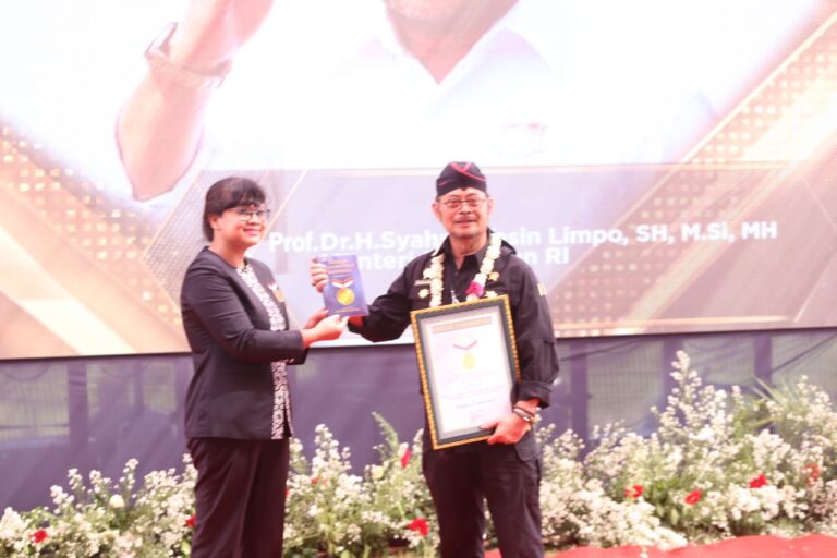 Mentan SYL Terima Rekor MURI Sebagai Pemrakarsa Gerakan IP400