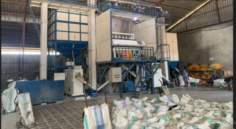 Pasarkan Beras Premium, Petani Wajo Andalkan Performa Mesin Pengering Bantuan Pemerintah