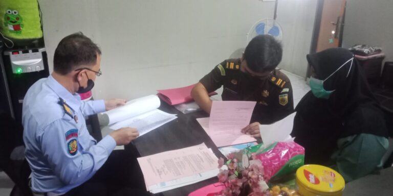 Kejari Depok Jebloskan Dua Pelaku Korupsi Dana Pendidikan ke Penjara