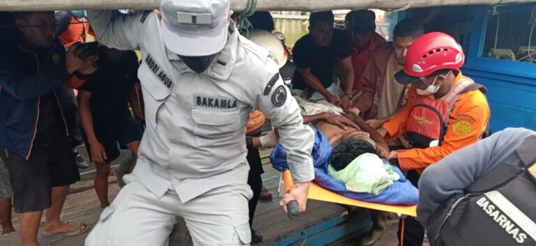 Dua Nelayan Keracunan Gas Freon AC, Personil Bakamla Turun Tangan