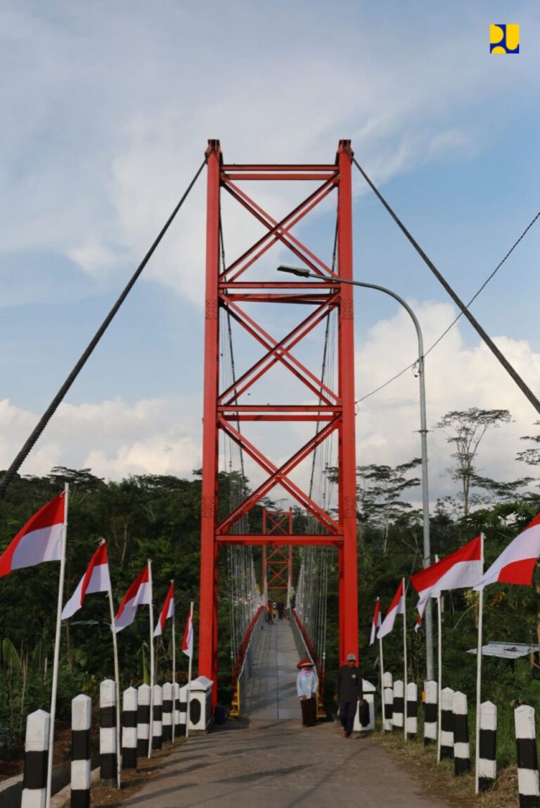 Sepanjang 2015-2021, 410 Jembatan Gantung Telah Dibangun di Seluruh Indonesia