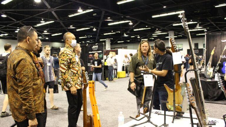 Produsen Gitar Raup Untung USD 2,17 Miliar di NAMM Show Amerika