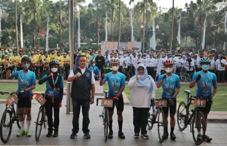 Peringati Hardiknas 2022, Anies: Budayakan Bersepeda ke Sekolah