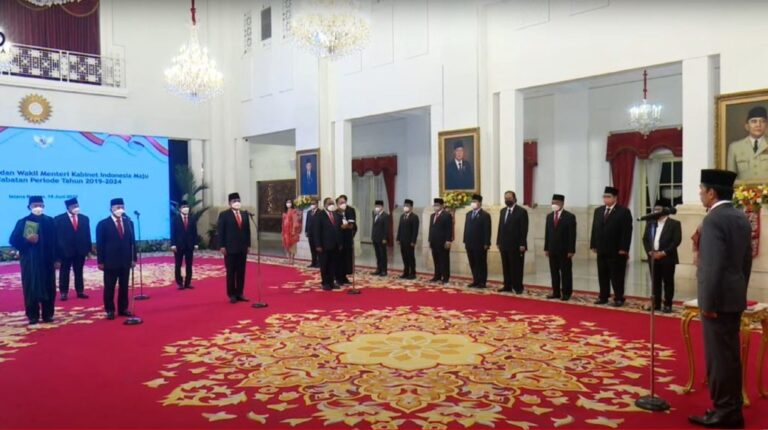 Sah! Jokowi Lantik Dua Menteri dan Tiga Wamen di Istana