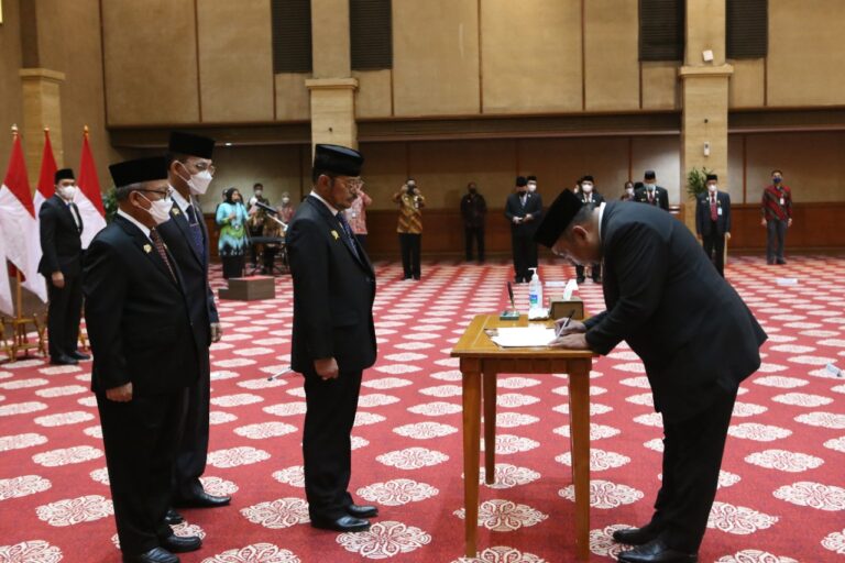 Mentan SYL Lantik Andi Nur Alam Syah Jadi Dirjen Perkebunan
