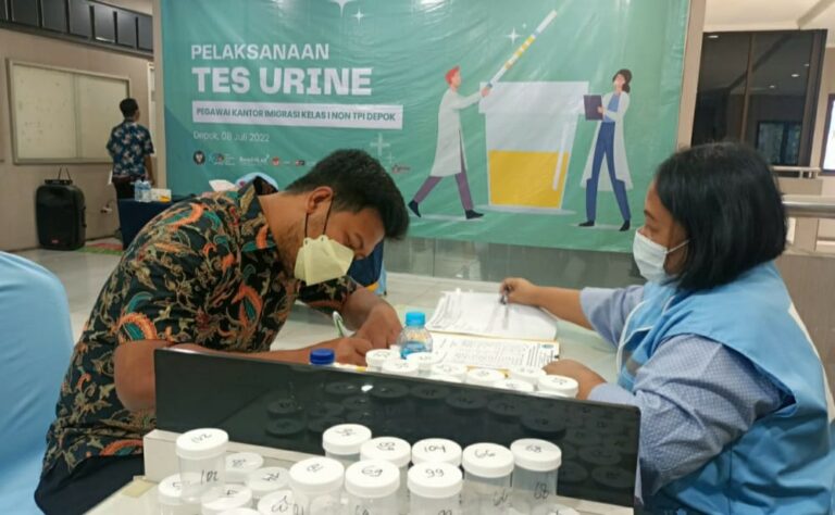 Dukung P4GN, Kantor Imigrasi Depok Gelar Test Urine