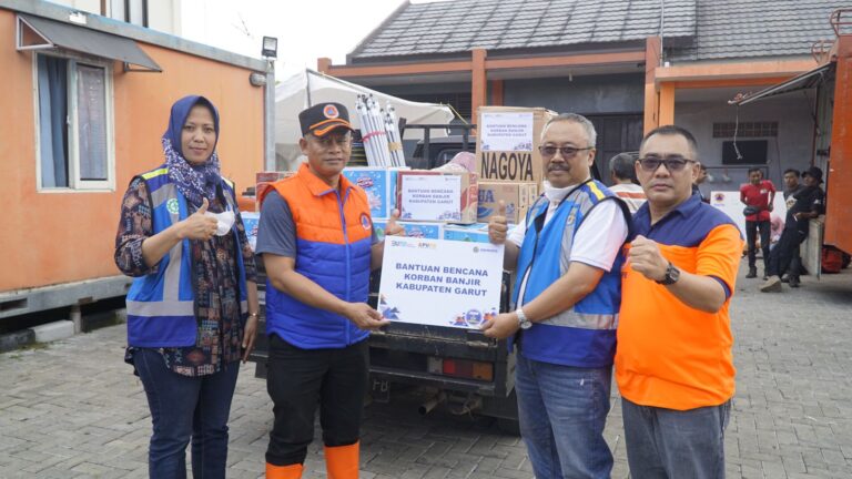 Jasa Marga Salurkan Bantuan bagi Korban Banjir Garut dan Bogor
