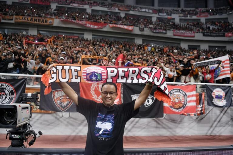 Anies Serahkan Stadion JIS ke The Jakmania, Ini Pesannya