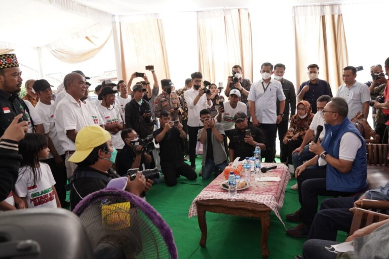 Petani Sawit Ngeluh ke Zulhas soal Rendahnya Harga TBS