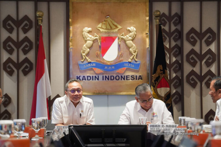 Zulhas Minta Kadin Indonesia Bantu Kendalikan Inflasi