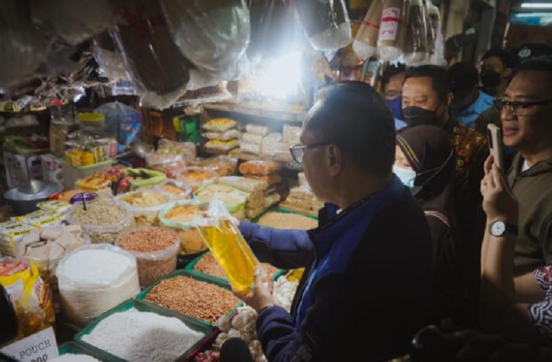 Zulhas: Harga Bapok di Pasar Wonokromo Surabaya Mulai Turun