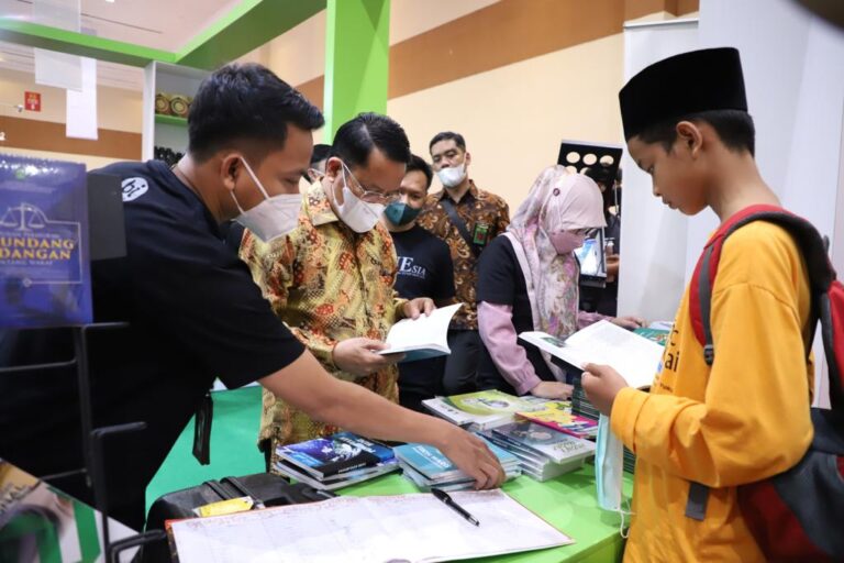Kemenag Bagikan 1.000 Al-Qur’an Gratis di Islamic Book Fair 2022