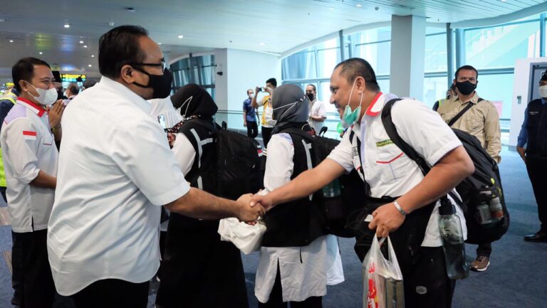 Menteri Agama Sambut Petugas Haji di Bandara Soekarno Hatta Cengkareng