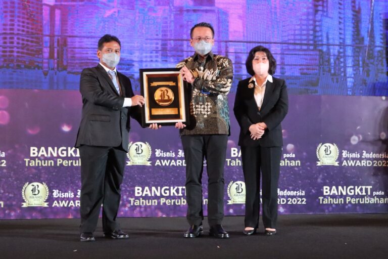 Jasa Marga Dinobatkan Sebagai Emiten Terbaik untuk Kategori Infrastruktur Transportasi Dalam Ajang Bisnis Indonesia Award 2022