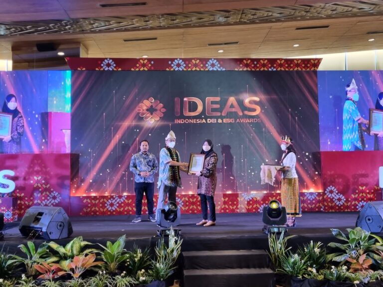 Dirut Jasa Marga Raih Penghargaan Pemimpin Terpopuler di Media Online Pada Ajang IDEAS Awards 2022