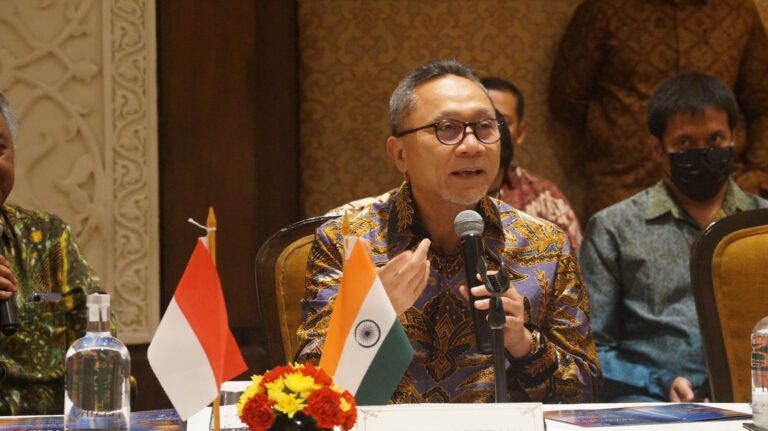 Zulhas Klaim Neraca Perdagangan Kembali Surplus