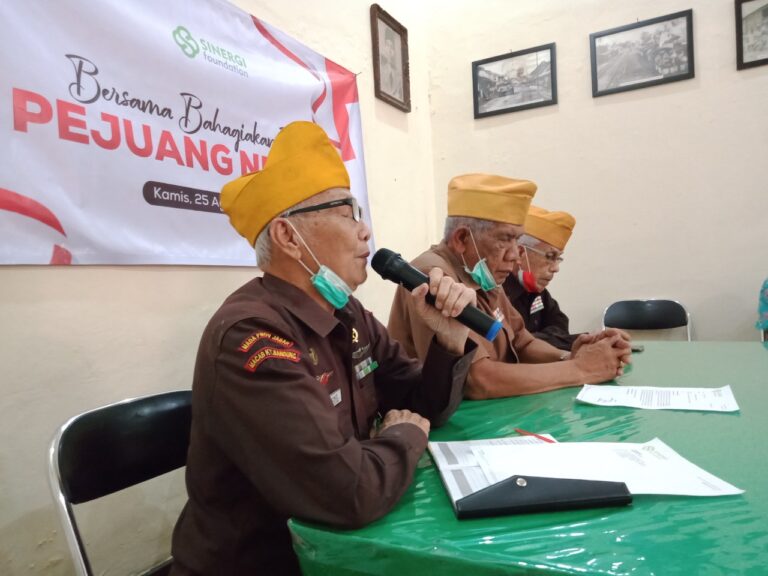Momentum Kemerdekaan RI, Sinergi Foundation Bagikan Sembako untuk Veteran