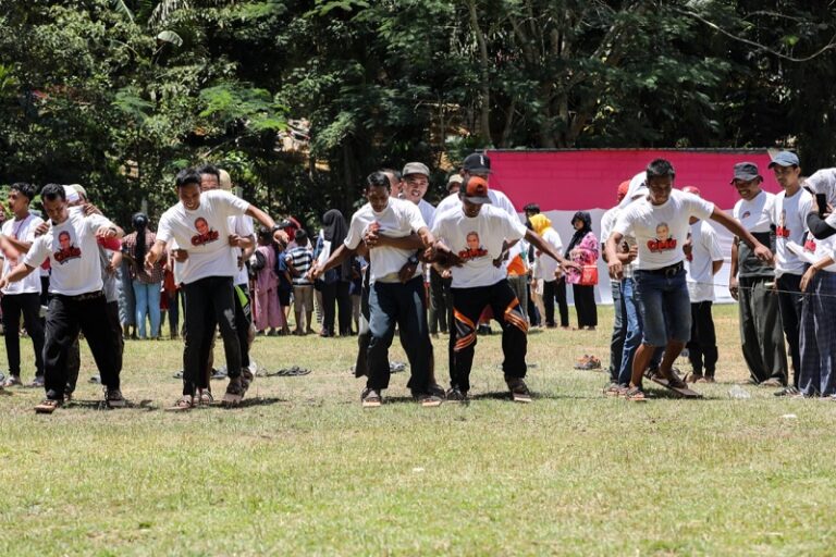 Peringati HUT RI, Relawan Ganjar Tinjau Infrastruktur di Pelosok