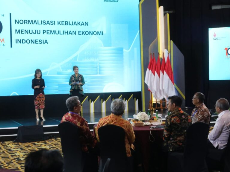 Di Forum Ekonom, Jokowi Mengaku Bangga Indonesia Capai Swasembada Beras