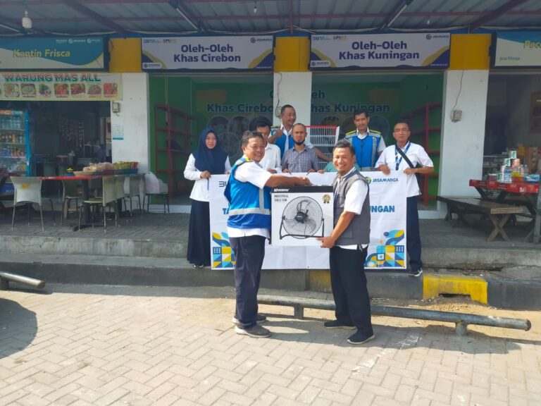 Jasa Marga Salurkan Bantuan Pengembangan UMK di Rest Area Km 88B dan Rest Area Km 207A