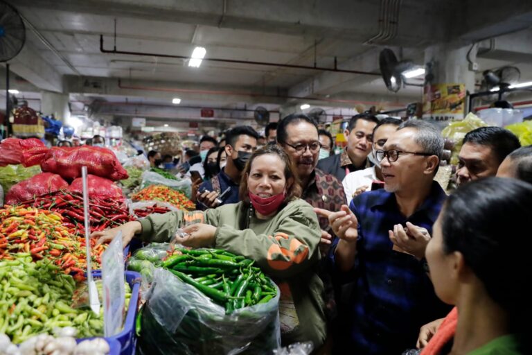 Zulhas Sebut Harga Bapok di Pasar Badung Stabil