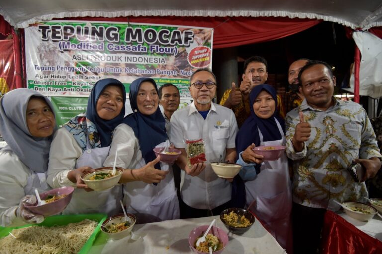 Asosiasi Pedagang Mie dan Bakso Dikukuhkan Zulhas