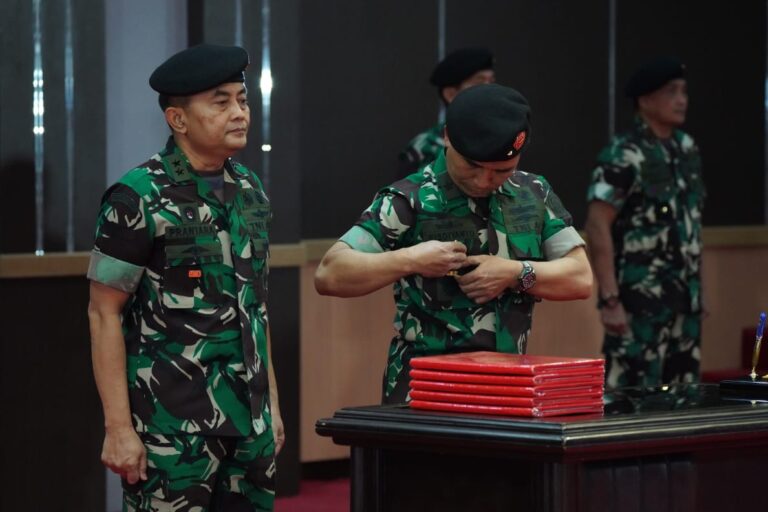 Laksamana Pertama TNI Kisdiyanto Resmi Jabat Kapuspen TNI