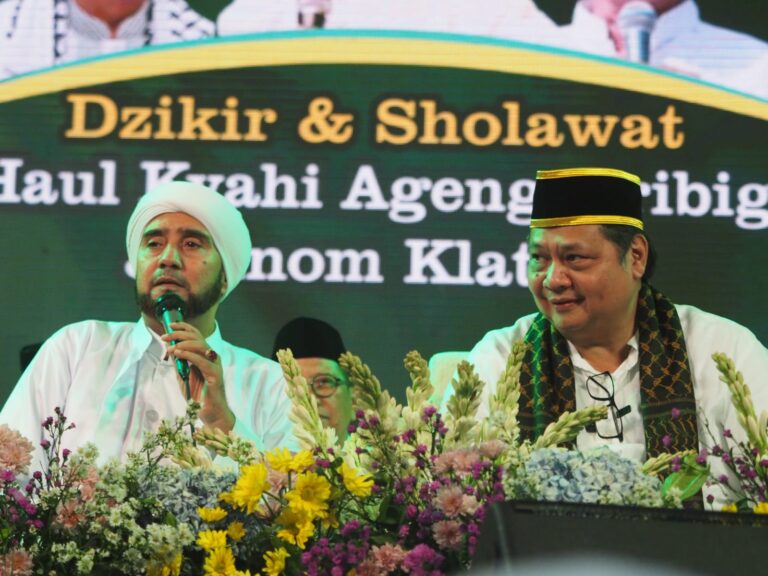 Hadiri Haul Kyai Ageng Gribig, Ini Harapan Menko Airlangga