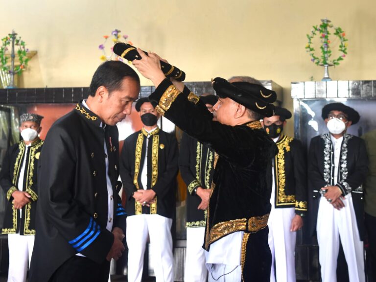 Lagi, Jokowi Dapat Gelar Kehomatan Adat dari Kesultanan Ternate