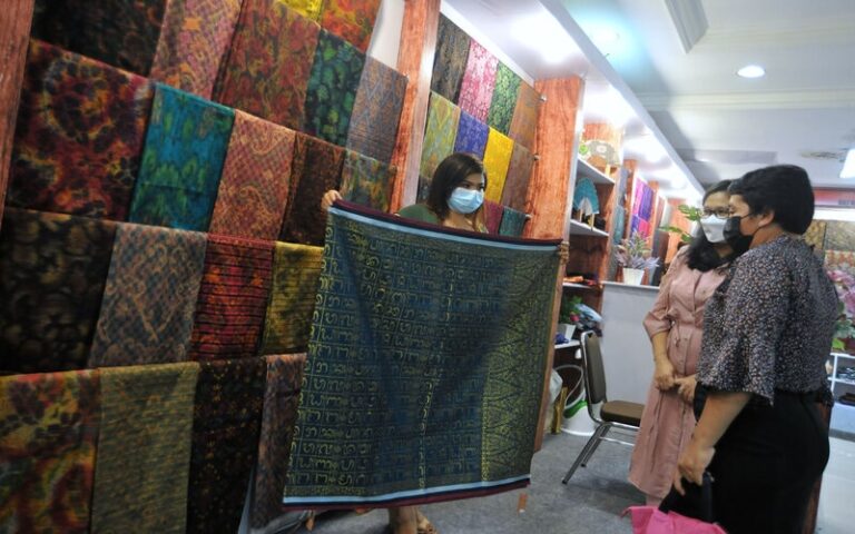 Keren, Kain Endek Khas Bali Bakal jadi Souvenir G20