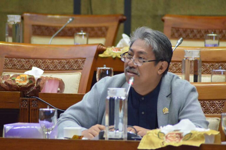 Hindari Kenaikan Inflasi, PKS Minta Harga BBM Subsidi Diturunkan