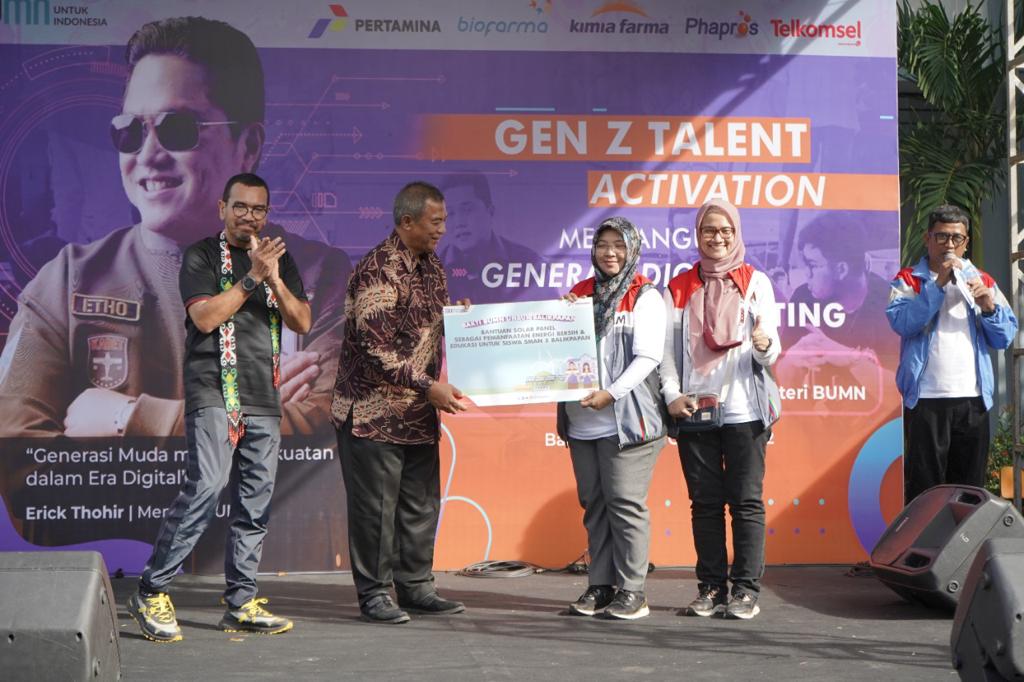 Dukung Transisi Green Energy, Pertamina Kenalkan Solar Panel Kepada Siswa SMA Balikpapan