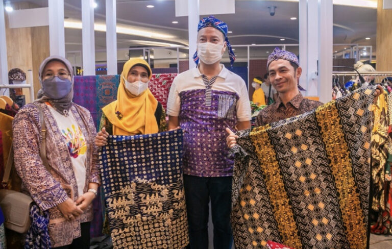 Menperin: Memakai Batik, Menghormati Warisan Budaya, Memperkokoh Perekonomian Nasional