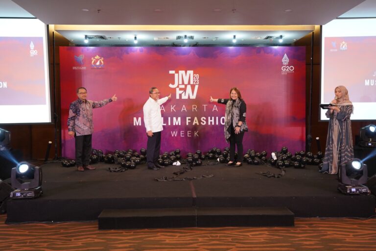 Launching Logo Jakarta Muslim Fashion Week, ini Harapan Zulhas