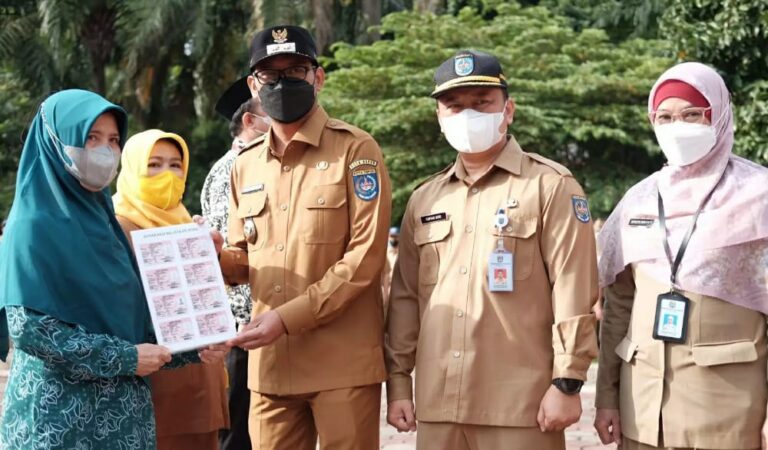 Pemkot Depok Bagikan KIA untuk 6.242 Anak