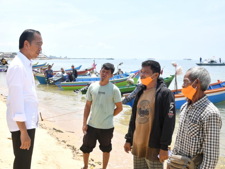 Dicurhati Nelayan Bangka, Jokowi Akan Beri Mesin Perahu