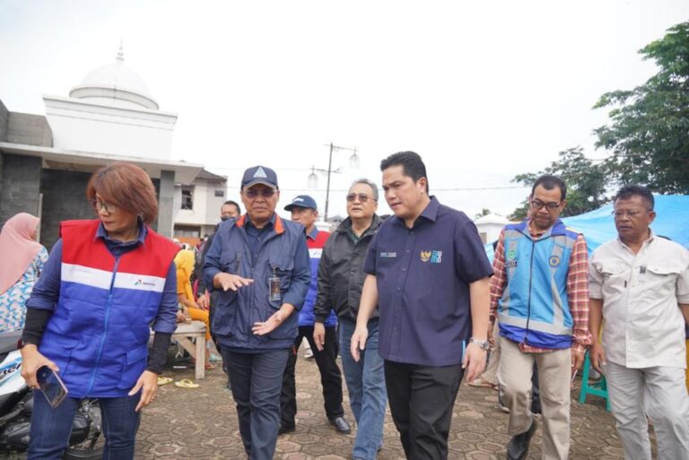 Erick Thohir Tinjau Penanganan Warga Terdampak Gempa Cianjur oleh Satgas Bencana BUMN Jabar