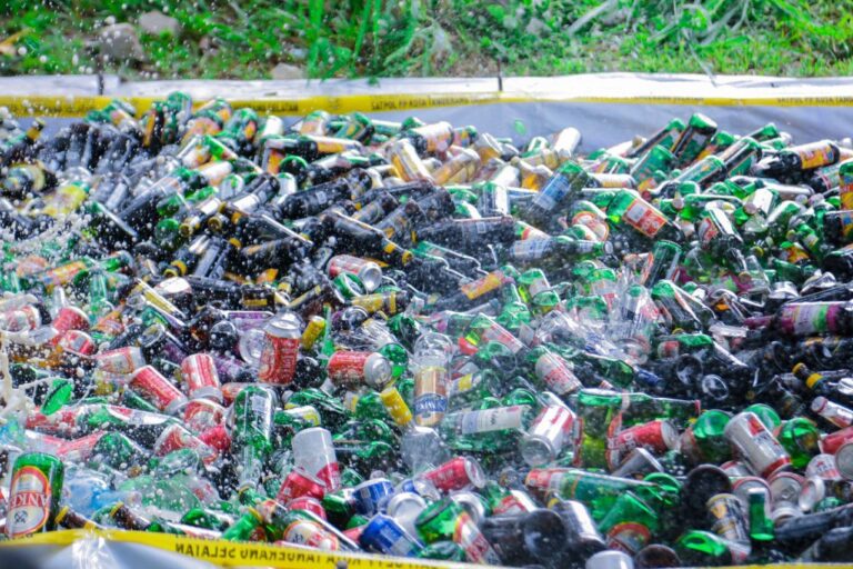 Pemkot Tangsel Bersama Forkopimda Musnahkan Ribuan Botol Miras