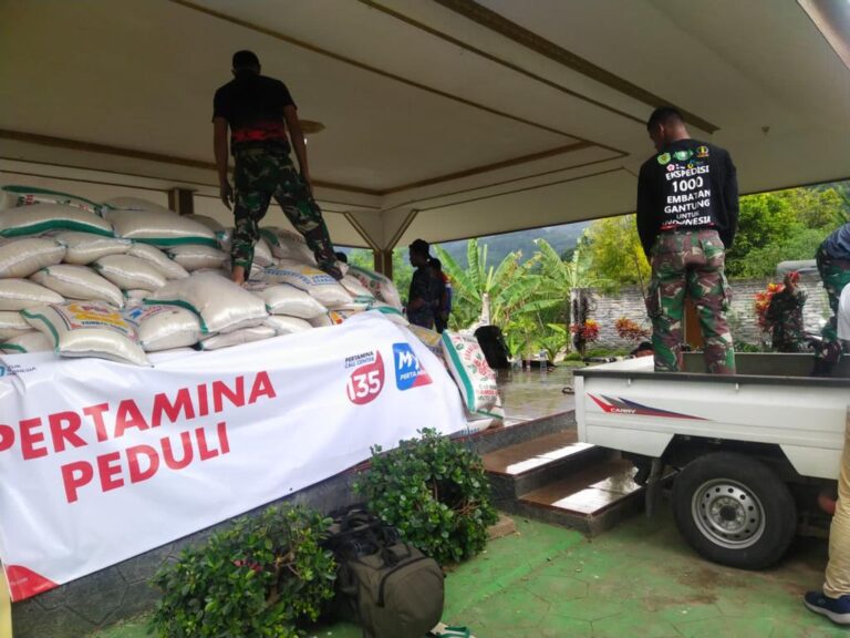 Pertamina Salurkan 12 Ton Beras ke Dapur Umum Posko Gempa Cianjur